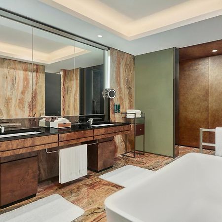 Hilton Guangzhou Tianhe - Free Shuttle Bus And Registration Counter Available During Canton Fair Period Exterior foto