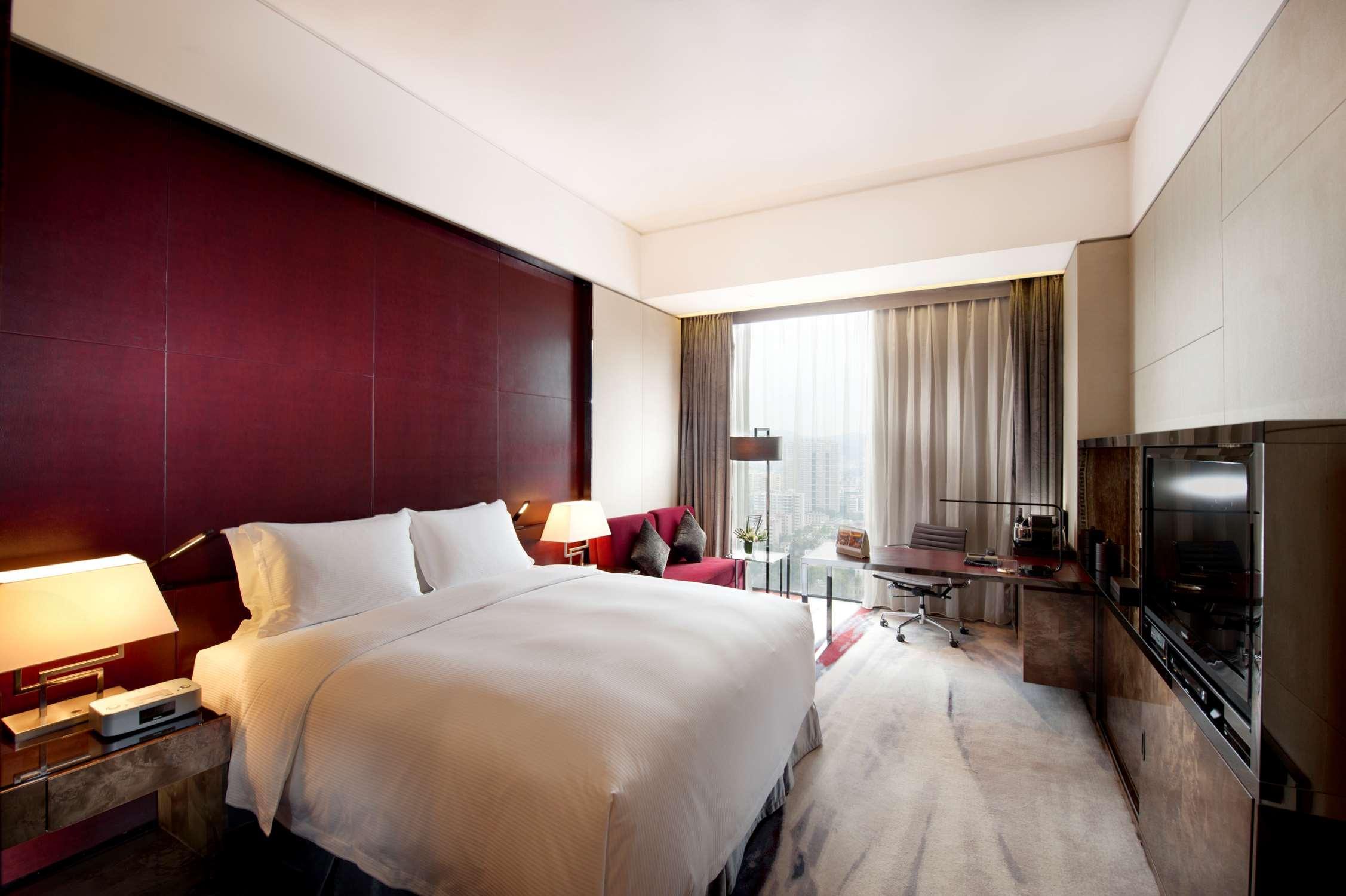 Hilton Guangzhou Tianhe - Free Shuttle Bus And Registration Counter Available During Canton Fair Period Habitación foto Deluxe Room