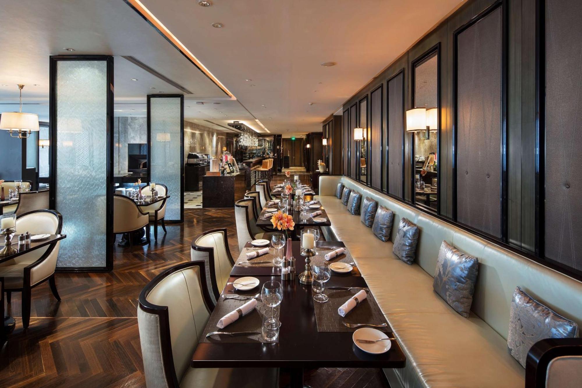 Hilton Guangzhou Tianhe - Free Shuttle Bus And Registration Counter Available During Canton Fair Period Exterior foto The restaurant at The Dorchester