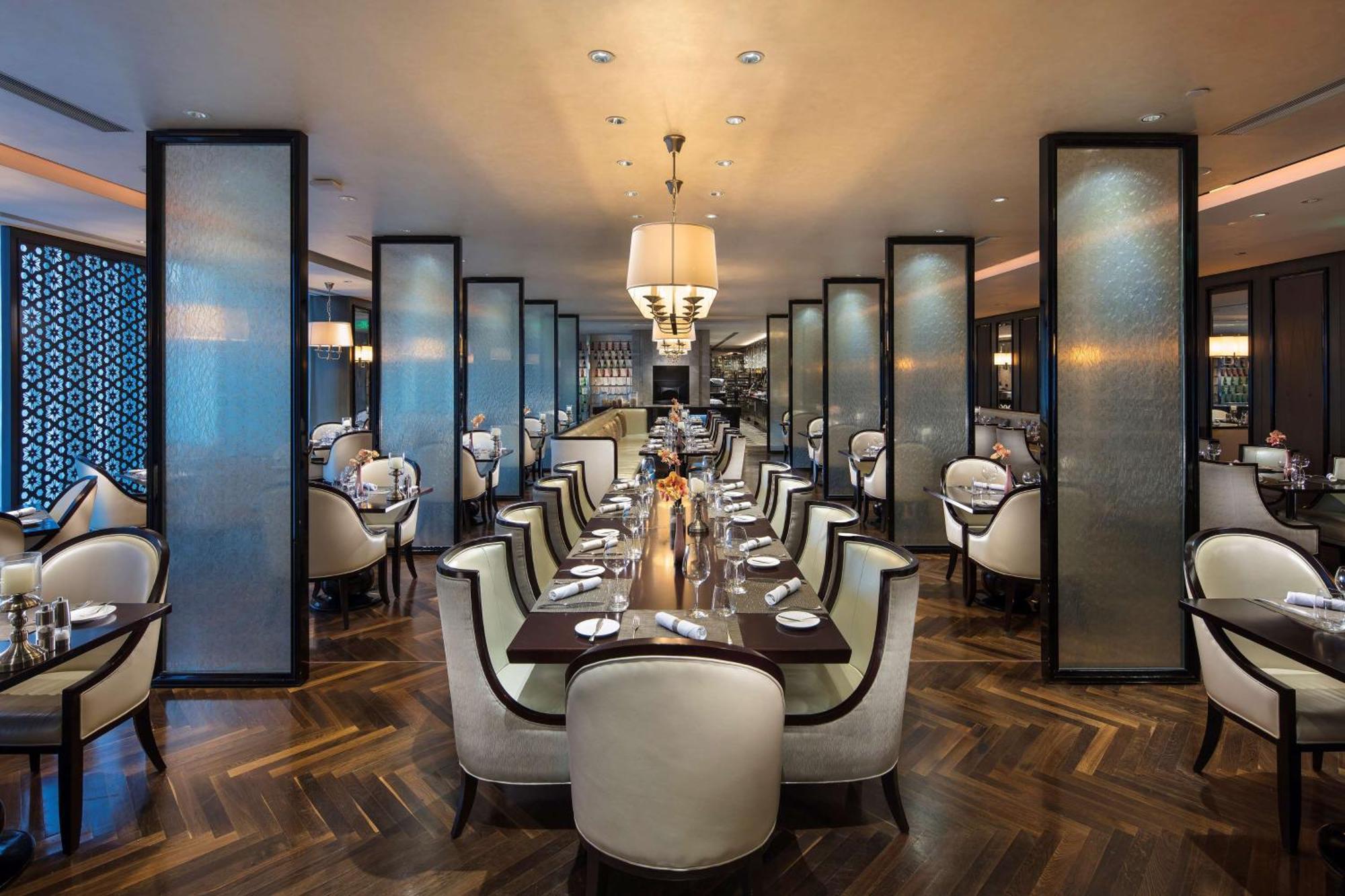 Hilton Guangzhou Tianhe - Free Shuttle Bus And Registration Counter Available During Canton Fair Period Exterior foto The interior of the restaurant
