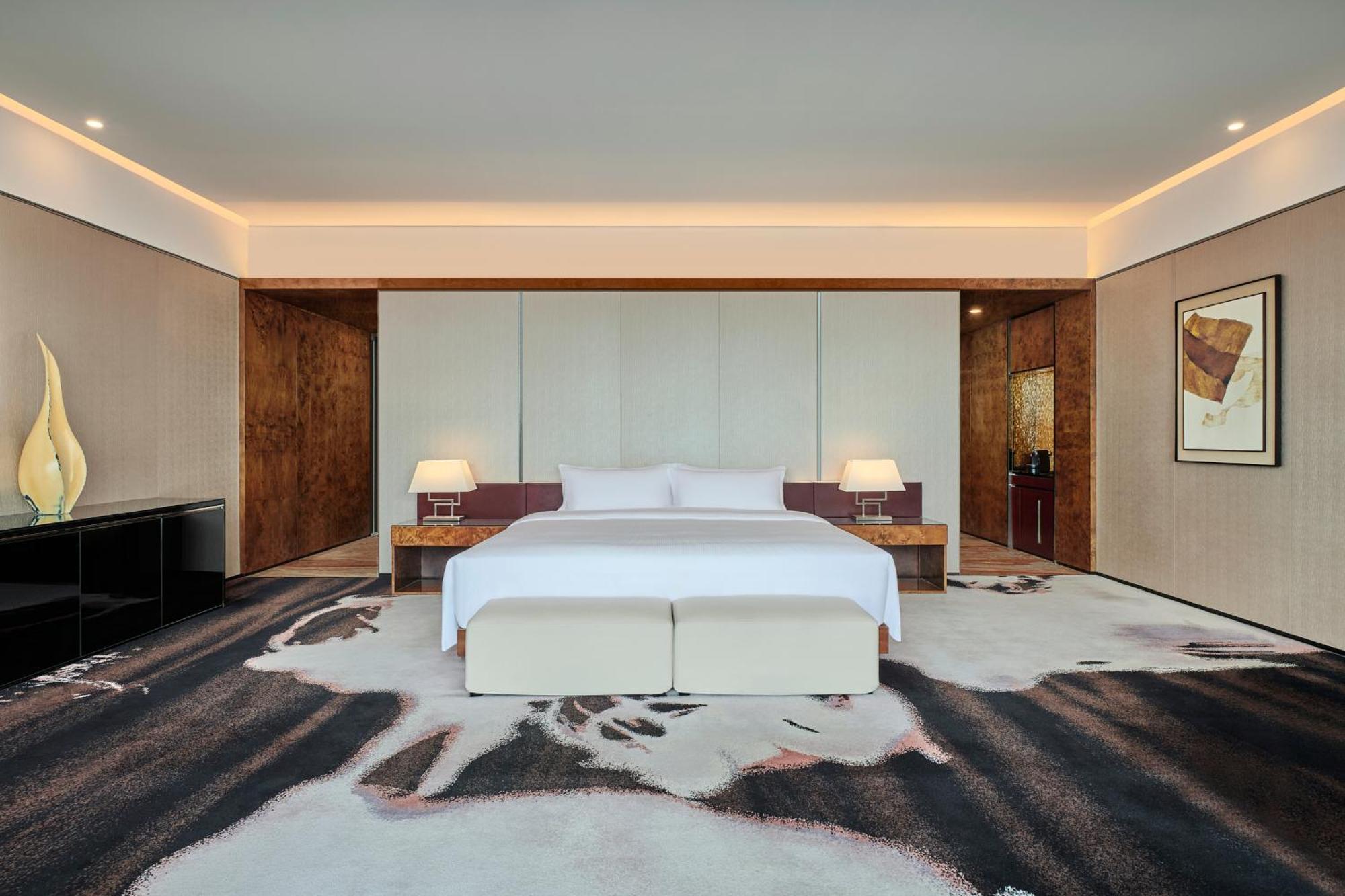 Hilton Guangzhou Tianhe - Free Shuttle Bus And Registration Counter Available During Canton Fair Period Exterior foto A bedroom at the hotel
