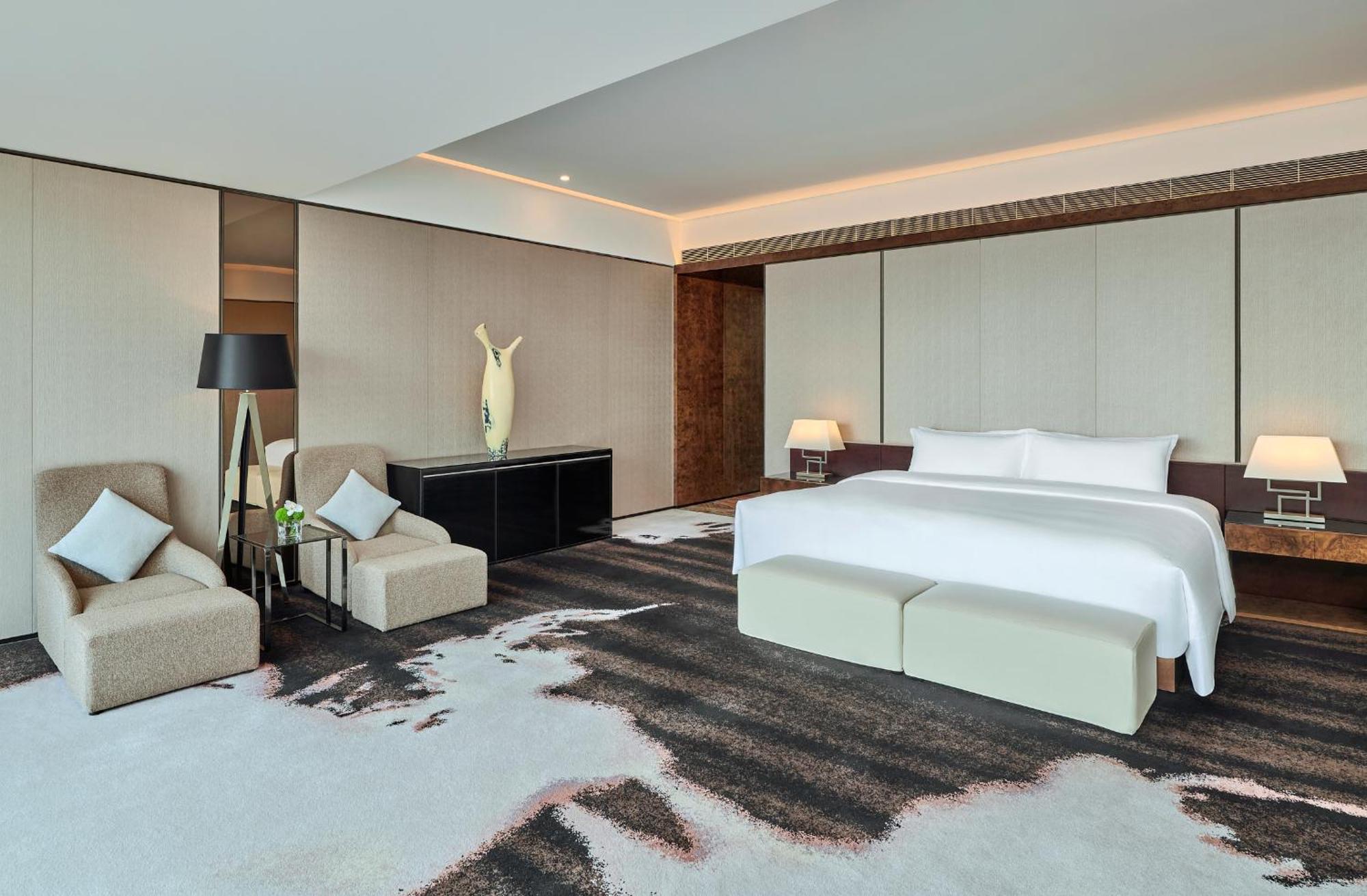 Hilton Guangzhou Tianhe - Free Shuttle Bus And Registration Counter Available During Canton Fair Period Exterior foto